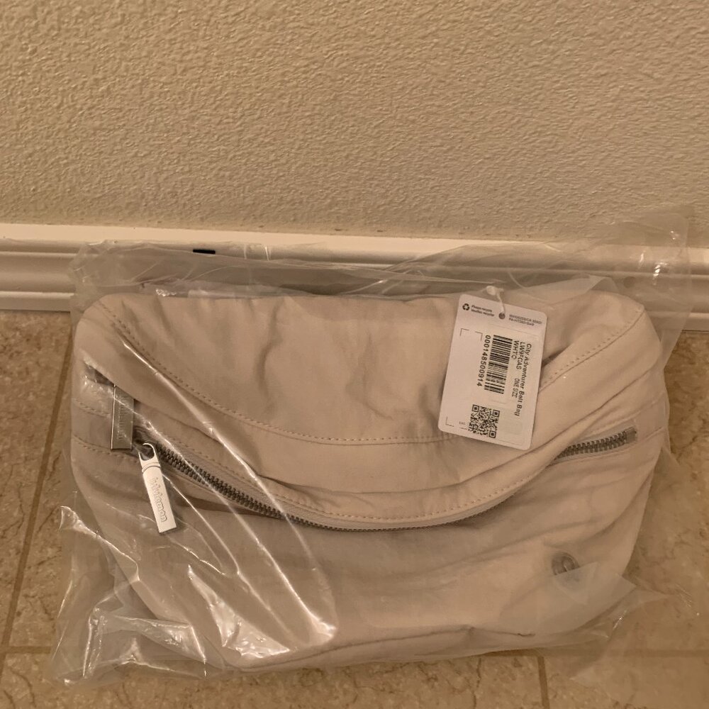 NWT Lululemon City Adventurer Belt Bag 2.5L ( White Opal )